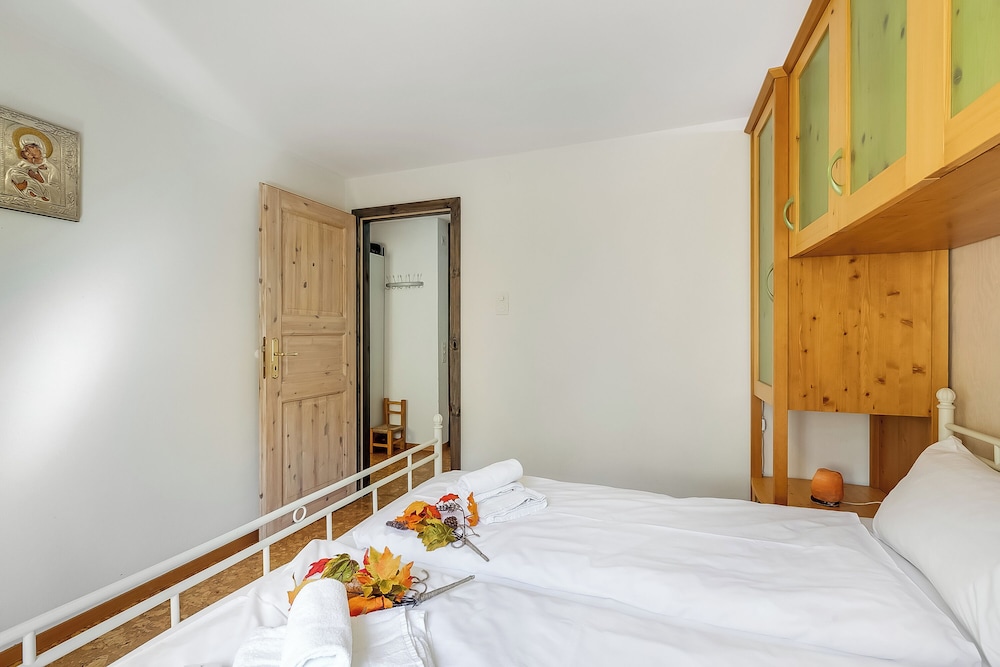 Family Apartment, Multiple Bedrooms, 2 Bathrooms, Mountainside (Casa Andy 1 Val Lavizzara)