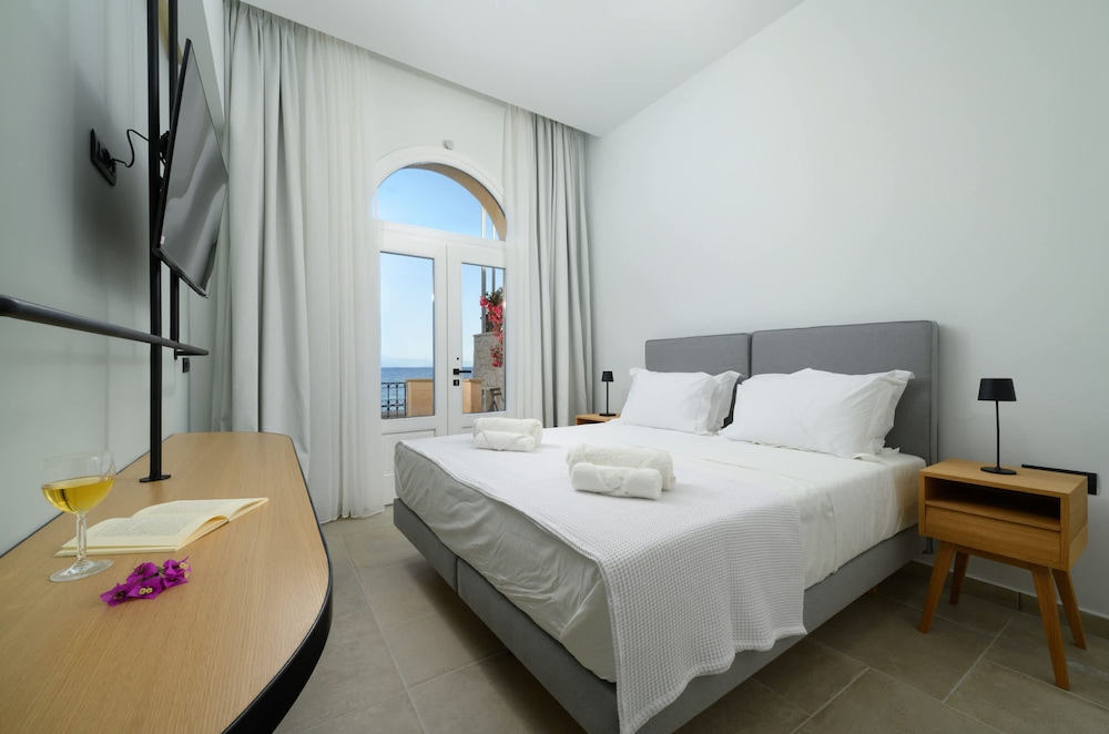 Beachfront Achillion Bay Villa in Corfu, Zdjęcie 23