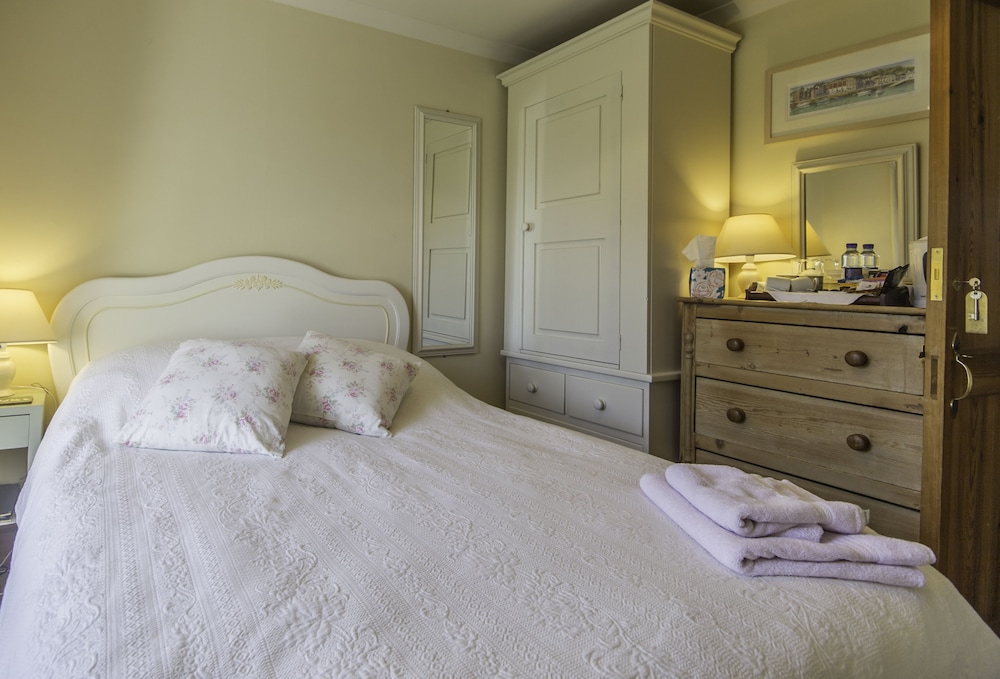 Small Double Room, Private Bathroom (2) photo 1