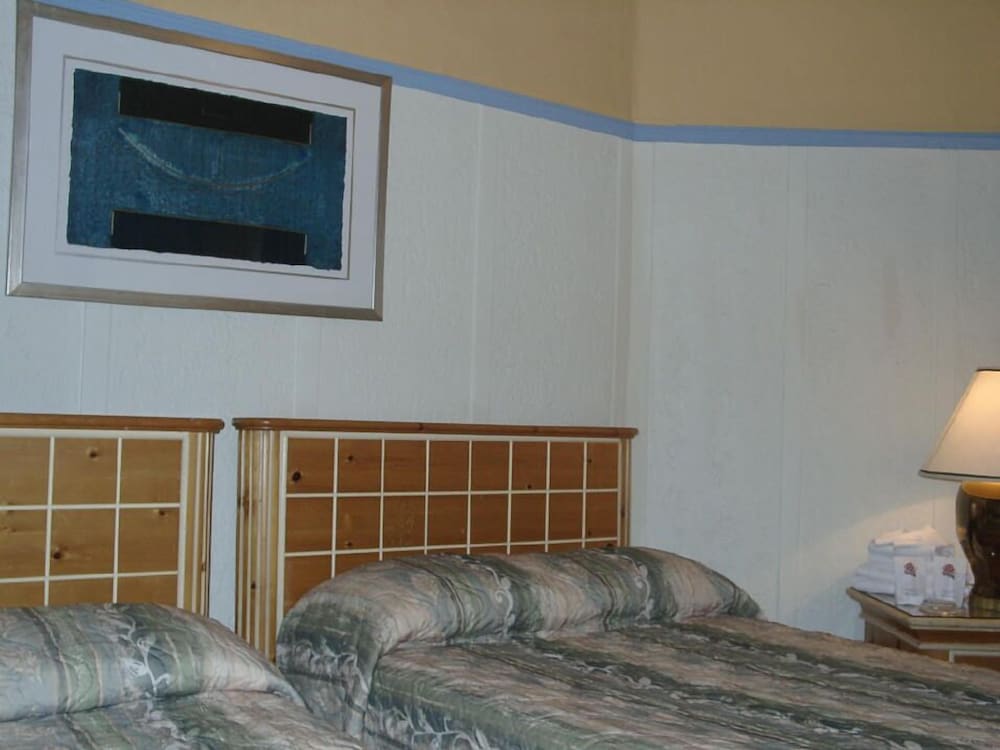 Room, 2 Double Beds, Shared Bathroom