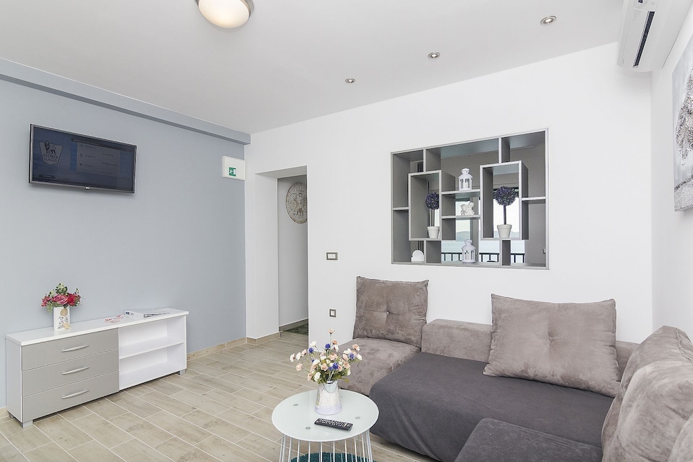 Apartment (Sonja - 100 m from sea - A1(2+2)) photo 1