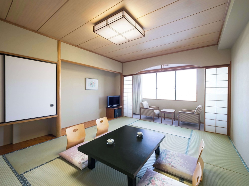 Classic Room, 3 Twin Beds, Sea View (Japanese Style) photo 1