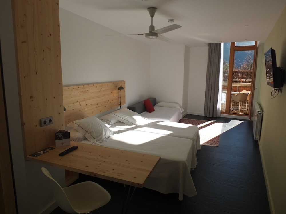 Grand Double Room (2 Adults, 1 Child)
