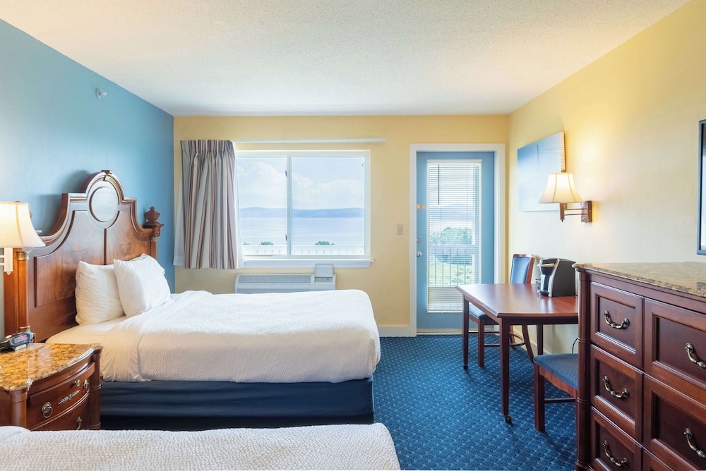 Standard Room, 2 Queen Beds, Balcony, Bay View - Photo 5