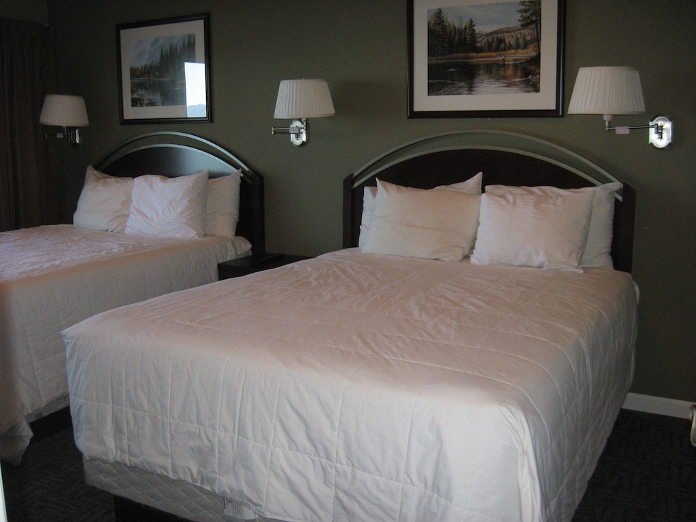 Suite, 1 Bedroom, Kitchen, Pool View