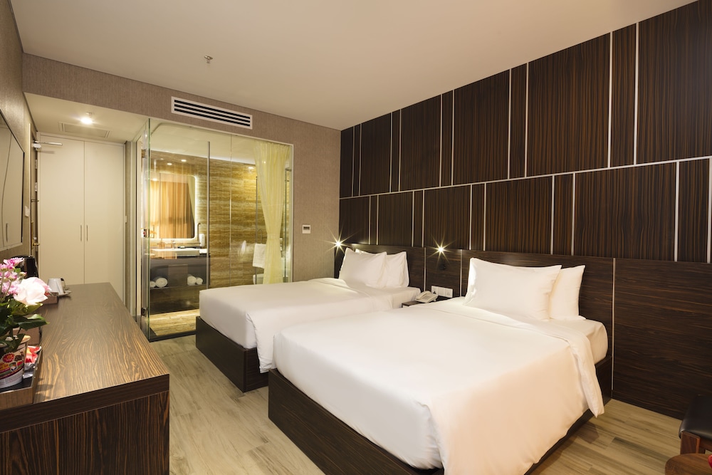Deluxe Double Room, City View - Photo 17