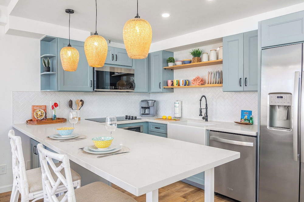 Premium Remodeled Condo with Ocean View and Parking: Condo, 1 Bedroom, Ocean View (0120) photo