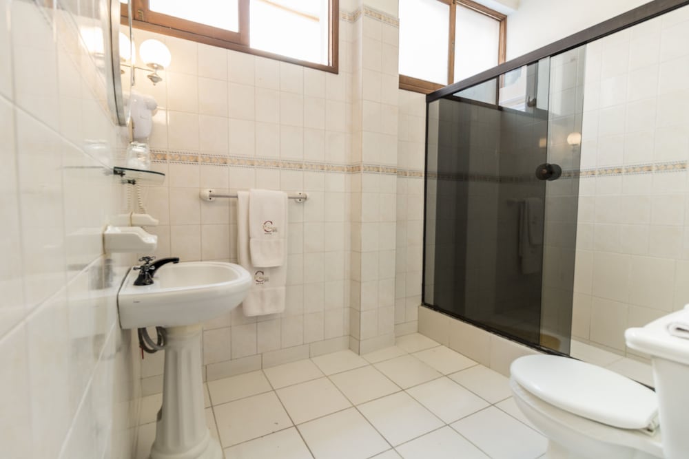Standard Twin Room, 2 Twin Beds, Pool Access photo 3