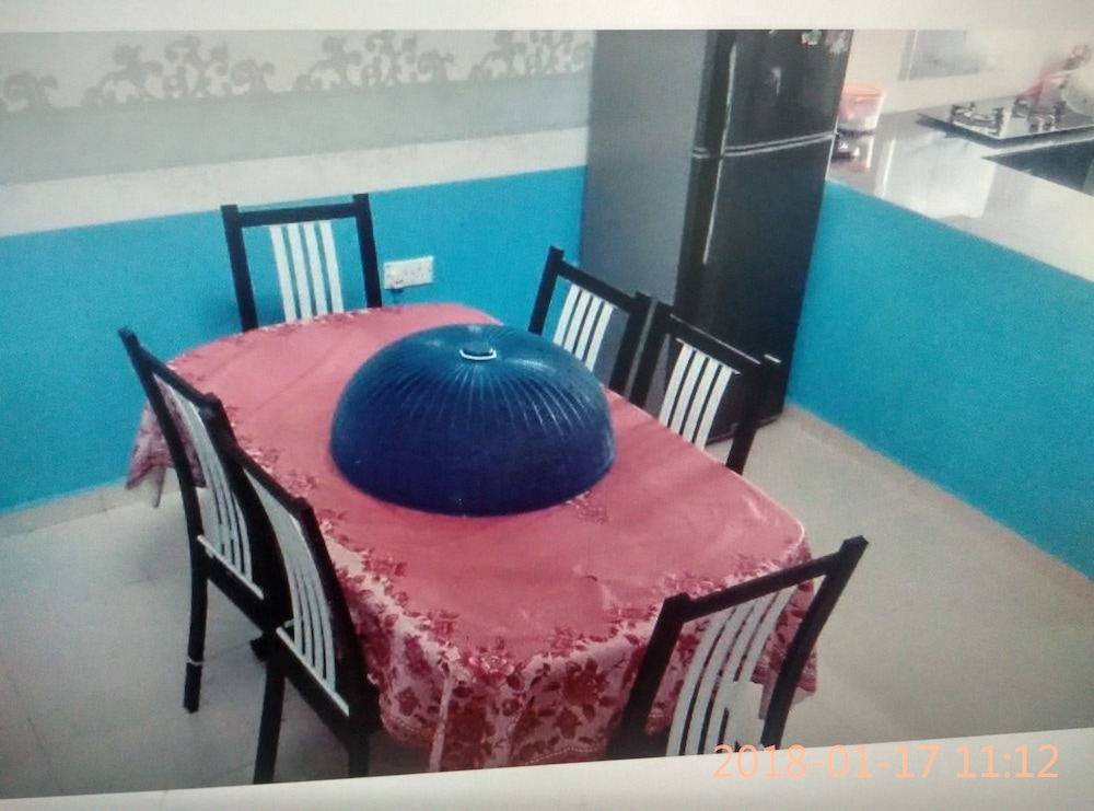 Family House, 3 Bedrooms, 2 Bathrooms photo 3