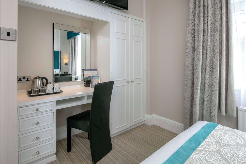 Standard Room, 1 Double Bed, Non Smoking (Small Room) - Photo 6