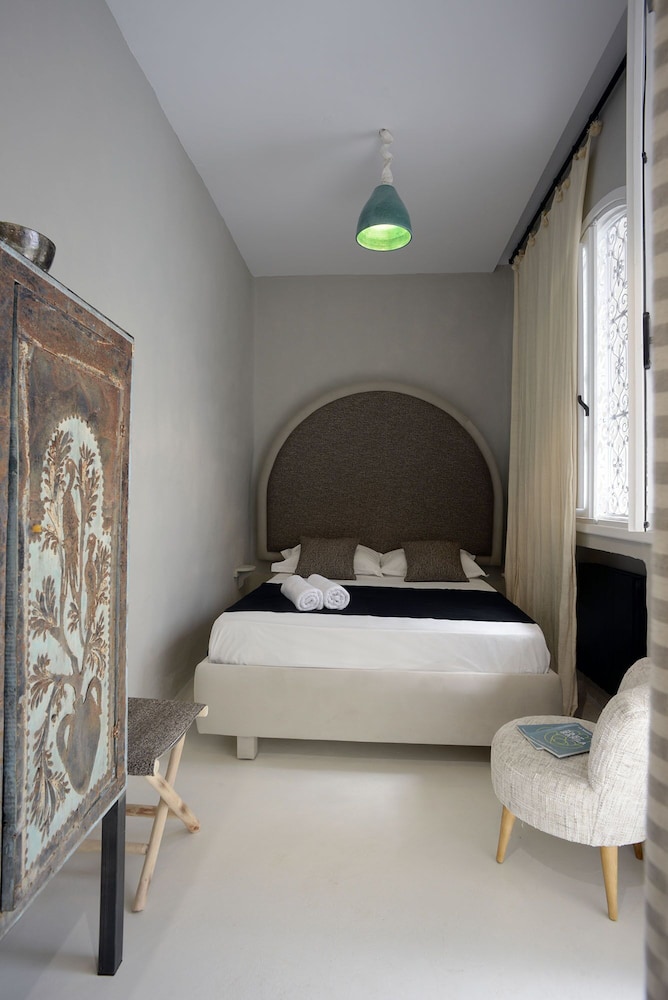 Design Suite, Ensuite (Toujene)