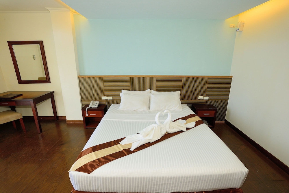 Standard Room, 1 King Bed, Ocean View photo 2