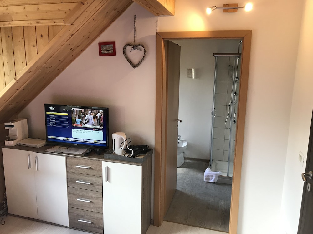Economy Single Room, 1 Double Bed photo 3