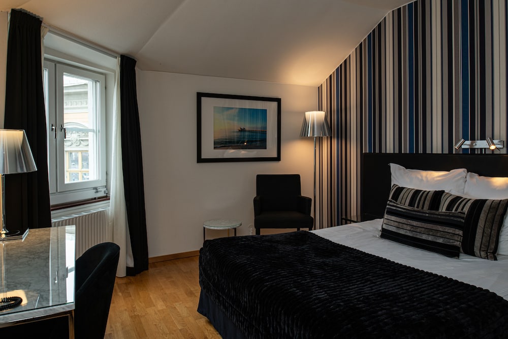 Standard Room, 1 Queen Bed, Non Smoking photo 1