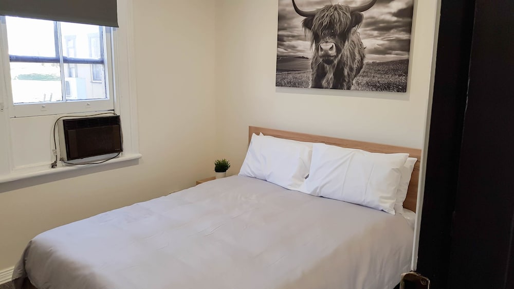 Superior Room, 1 Queen Bed, Ensuite photo 2