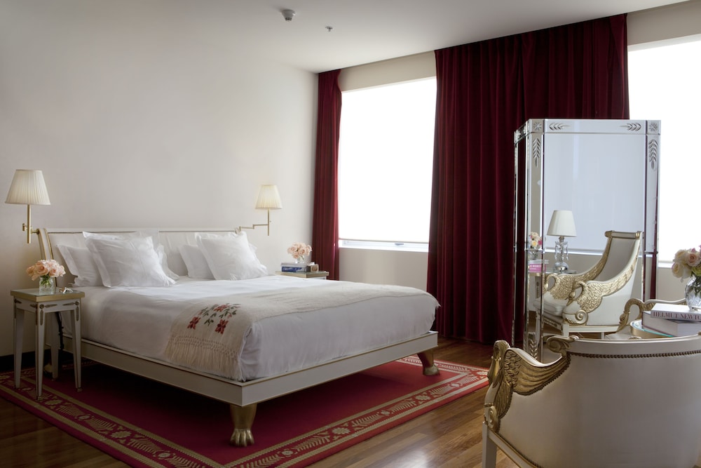 Room, 1 King Bed (Skyline View)