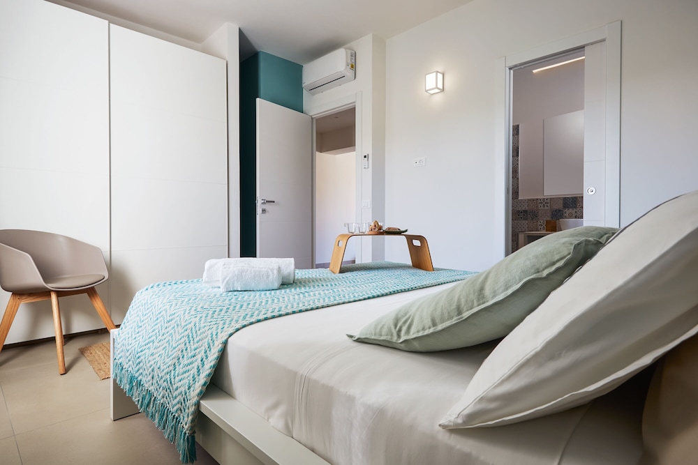 Villa, Multiple Beds