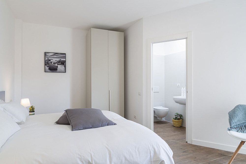 Basic Apartment photo 2