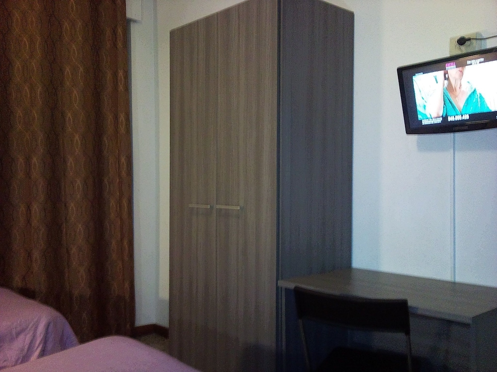 Economy Quadruple Room, Private Bathroom (budget) photo 2