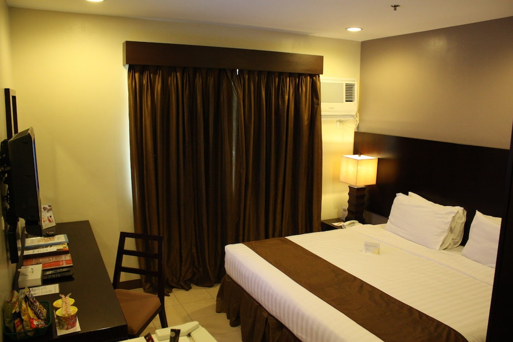 Executive Suite, 1 King Bed - Photo 1