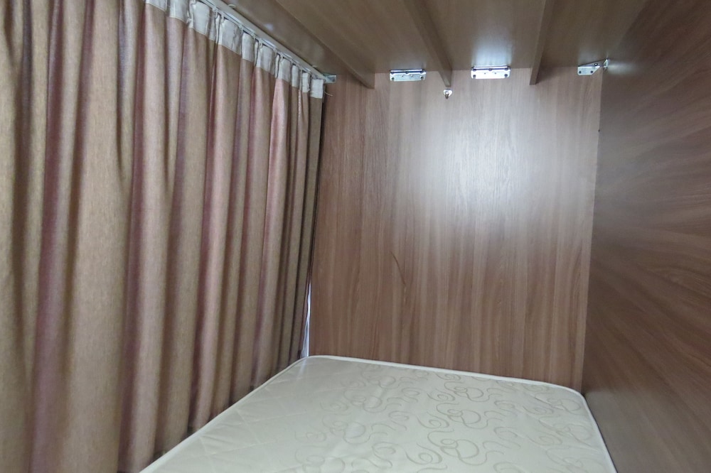 Capsule in 12-beds dormitory photo 2