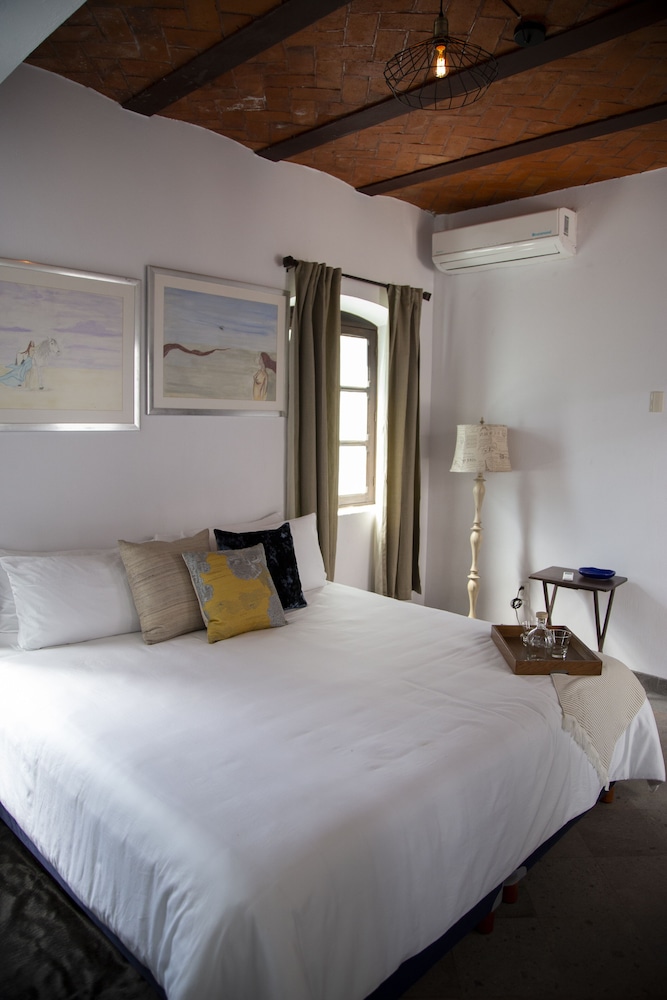 De Luxe Room
