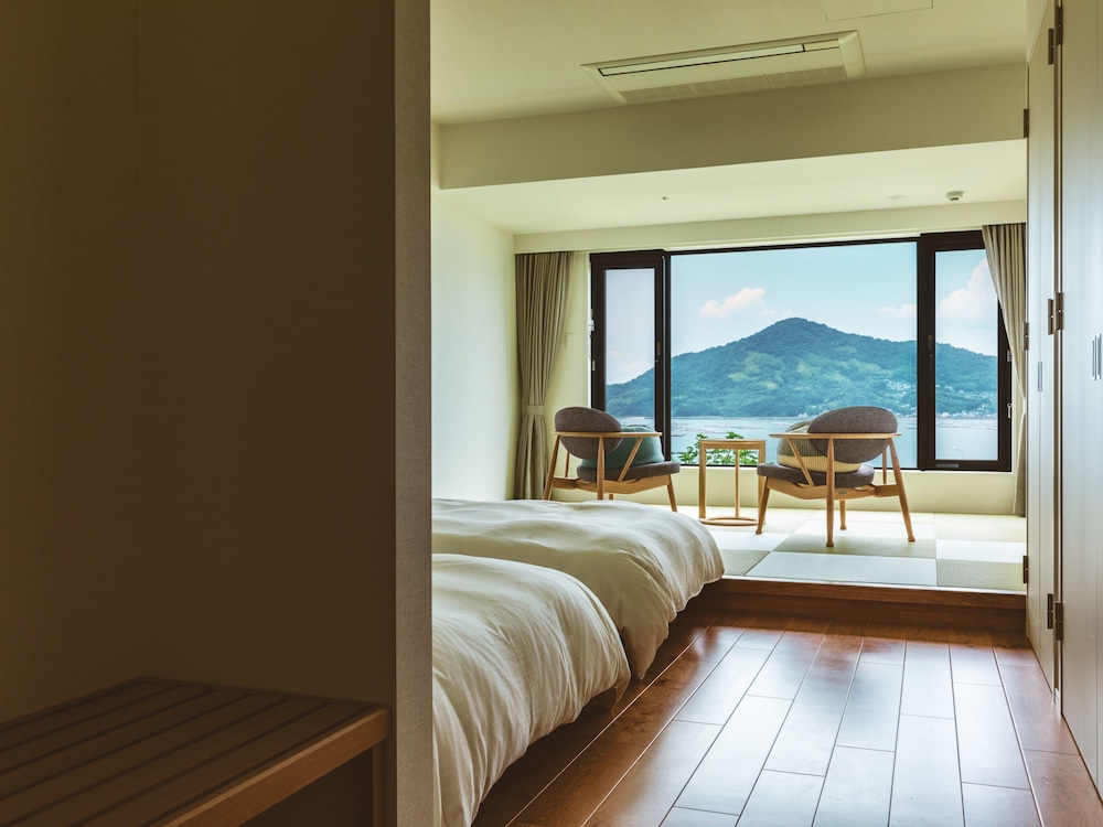 Deluxe Japanese Western-style Room, Non Smoking, Shower only - Photo 16