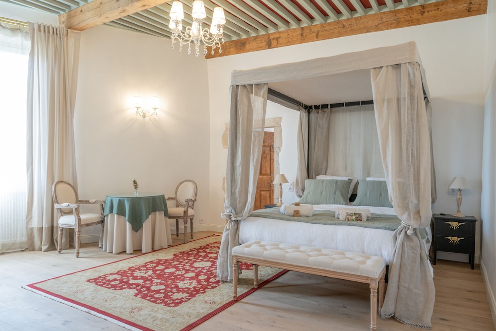 Romantic Double or Twin Room, Ensuite, Valley View photo 1