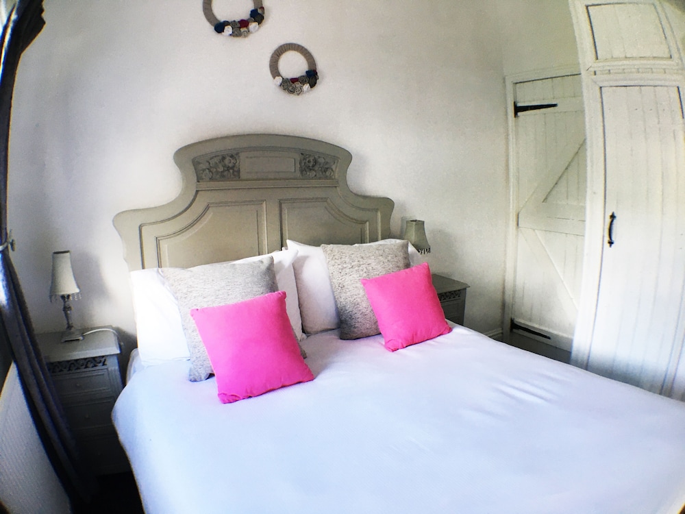 Double Room (Small) photo 3