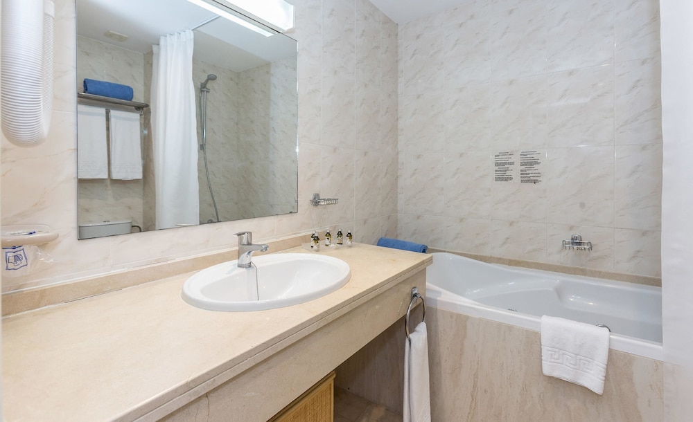 Apartment, 3 Bedrooms - Photo 14