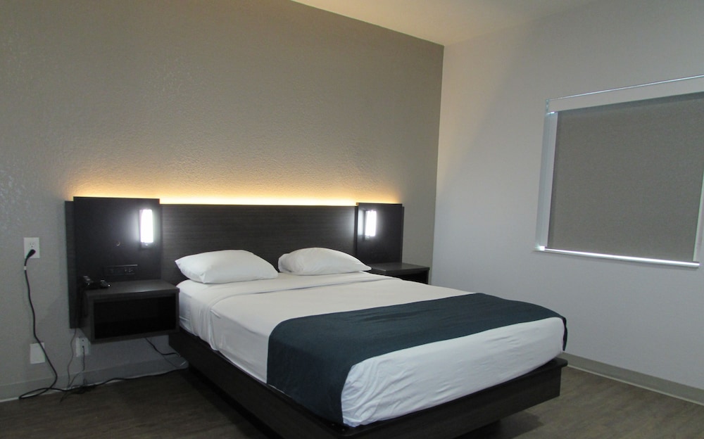 Standard Room, 1 Double Bed, Accessible, Non Smoking photo 3