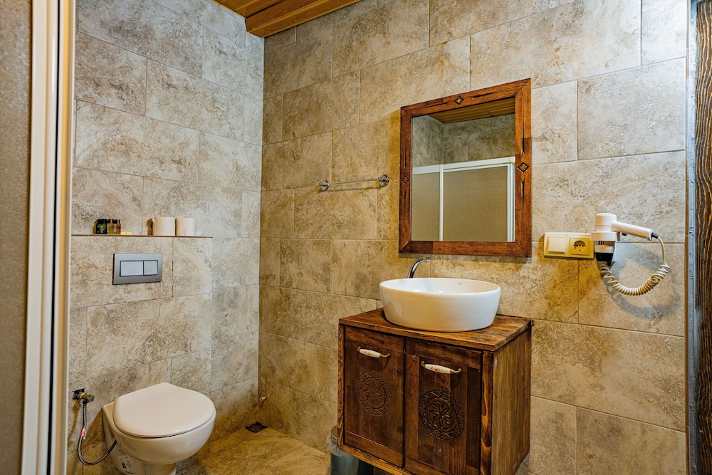Superior Suite, Jetted Tub - Photo 28