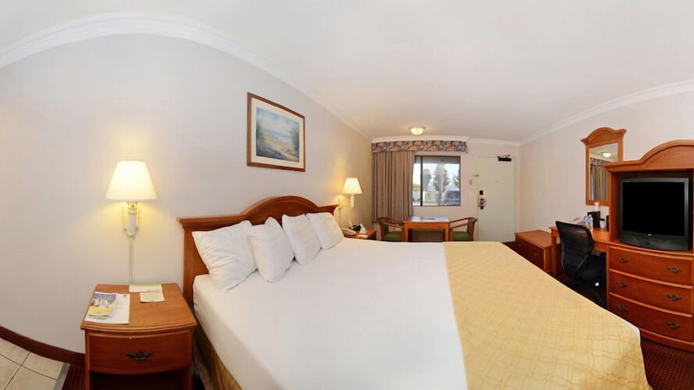 Standard Room, 1 King Bed - Photo 5
