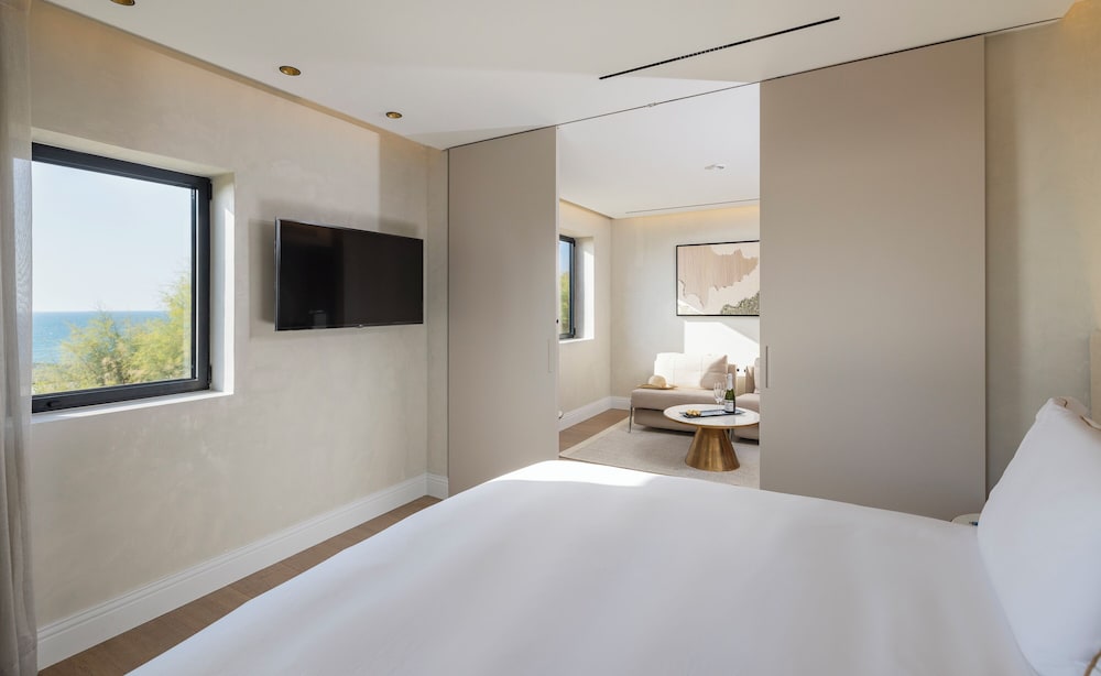 Suite, Balcony