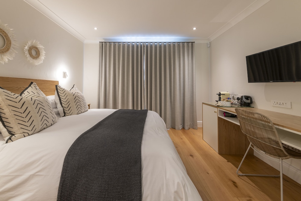 Superior Room, 1 Queen Bed, Lagoon View photo 1