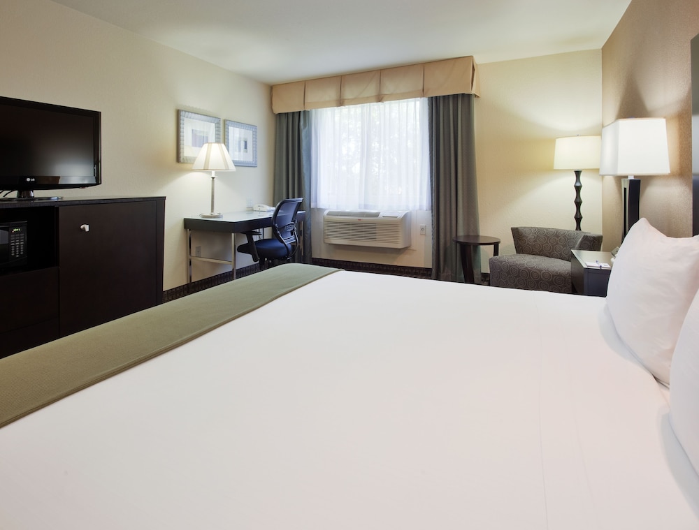 Suite, 1 Queen Bed, Kitchenette - Photo 1