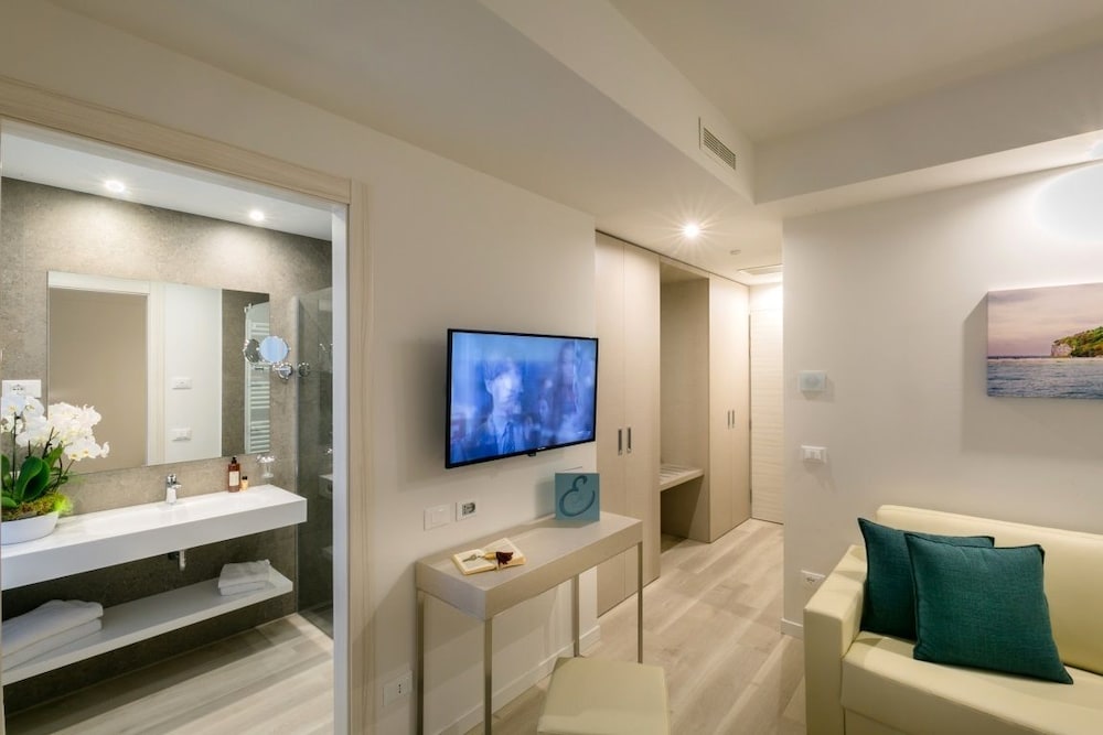 Junior Suite, Lake View photo 2