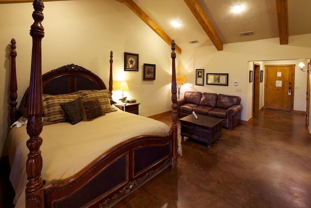Deluxe Room, 1 King Bed, Non Smoking photo 1