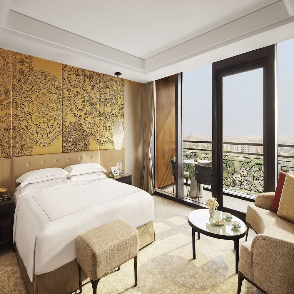 Premium Studio, 1 King Bed, Balcony - Photo 1
