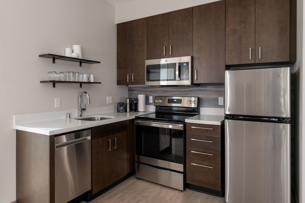 Suite, 1 Bedroom - Photo 7
