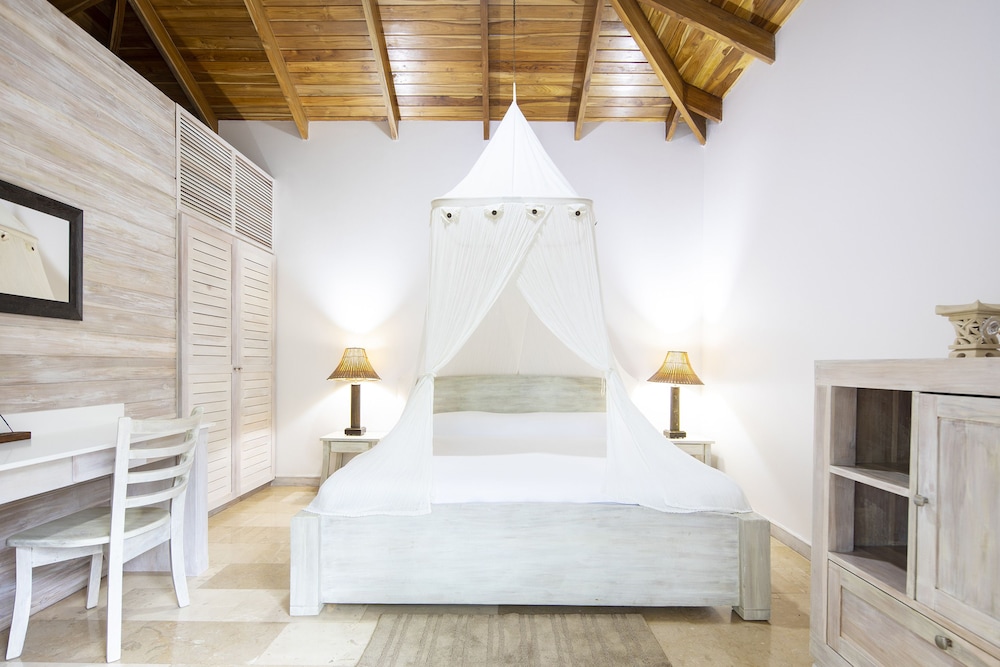 Bungalow, 1 King Bed, Garden View