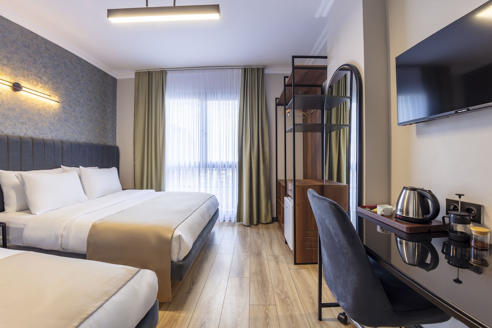 Deluxe Double or Twin Room - Photo 8