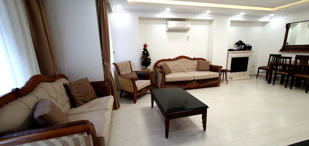 Deluxe Apartment, 3 Bedrooms, Kitchen photo 3