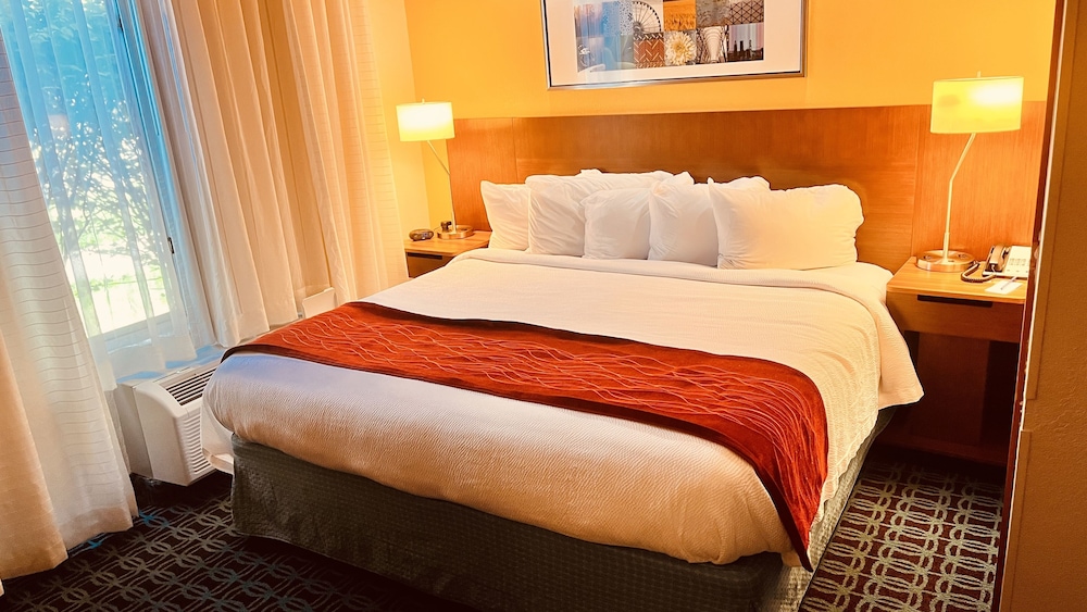 Suite, 1 King Bed with Sofa bed, Non Smoking - Photo 7