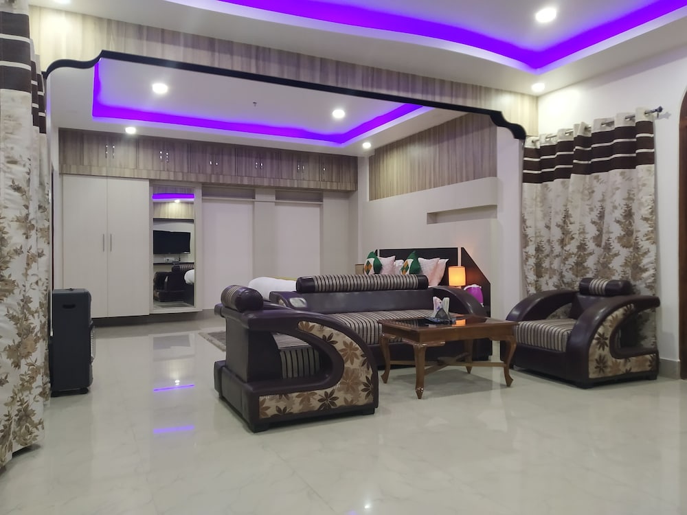 Executive Suite - Photo 5