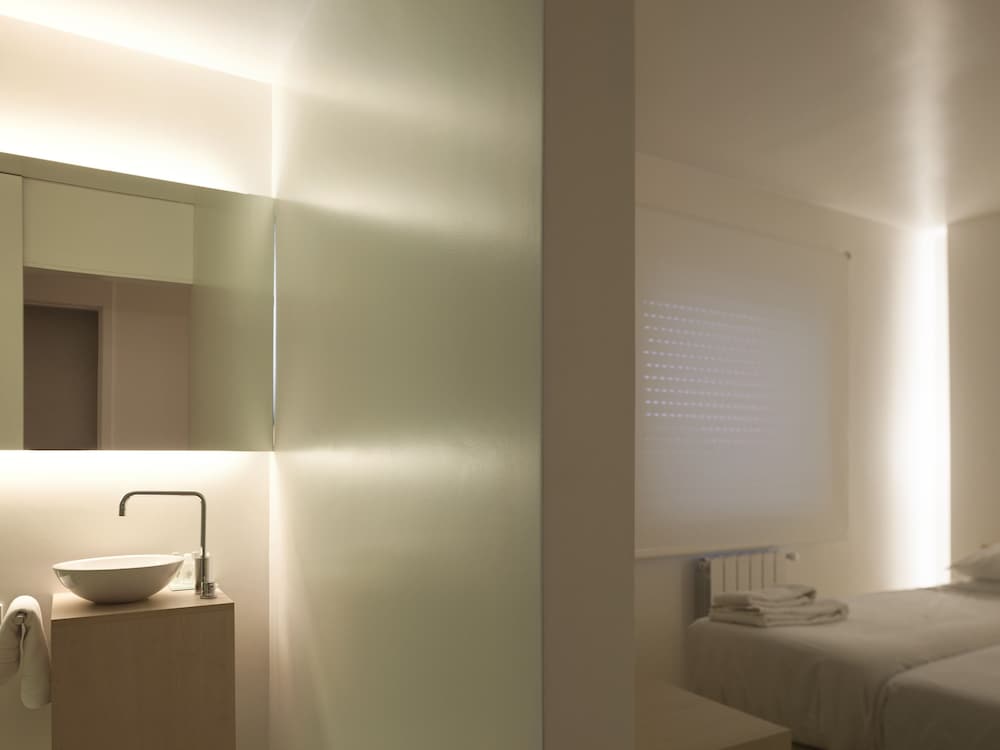 Superior Double or Twin Room - Photo 9