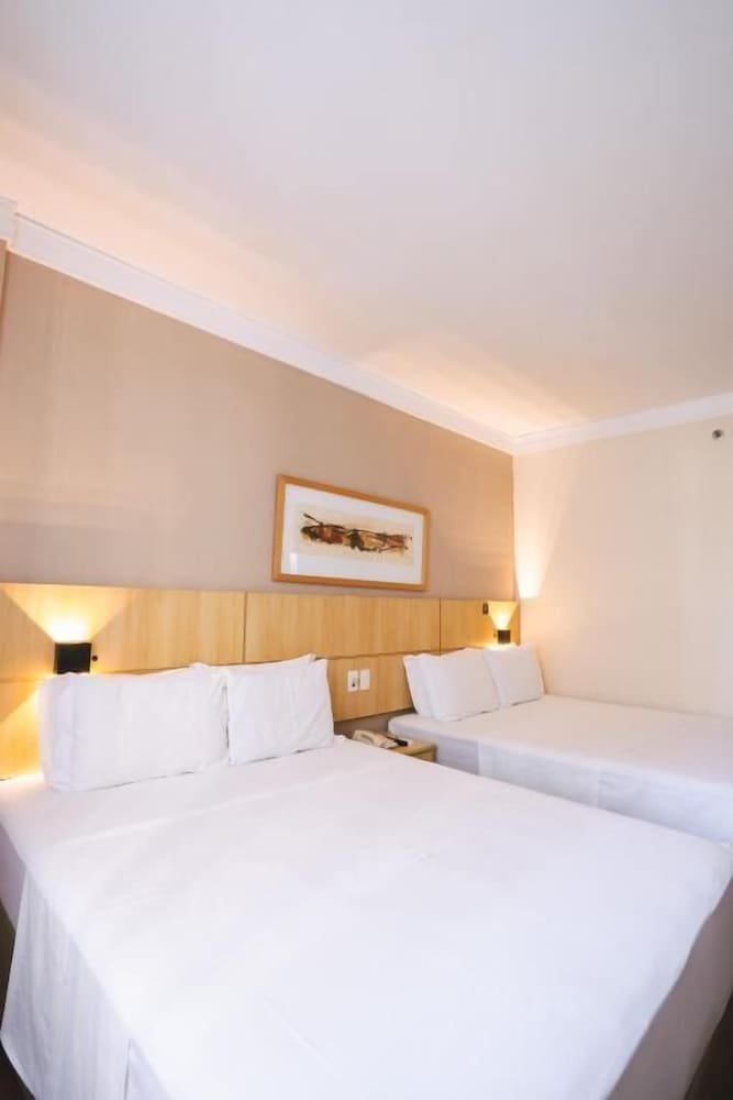 Family Room, 2 Queen Beds photo 3