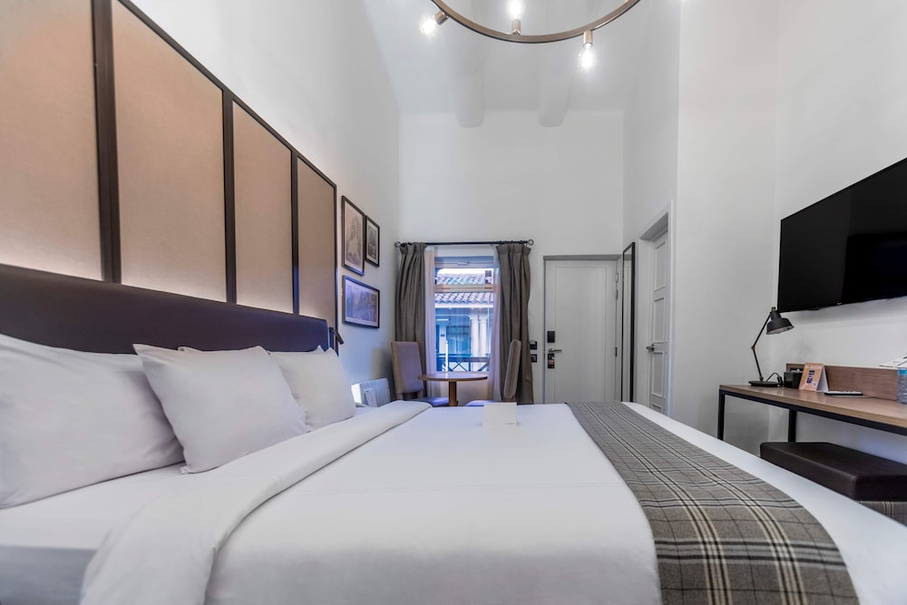 Superior Room, 1 Queen Bed photo 3