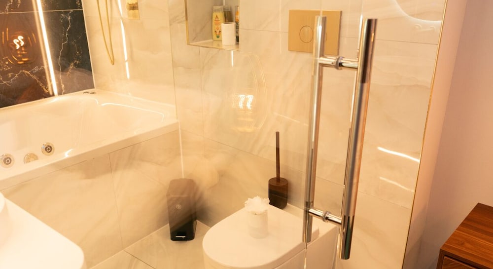 Standard Apartment, Hot Tub - Photo 9