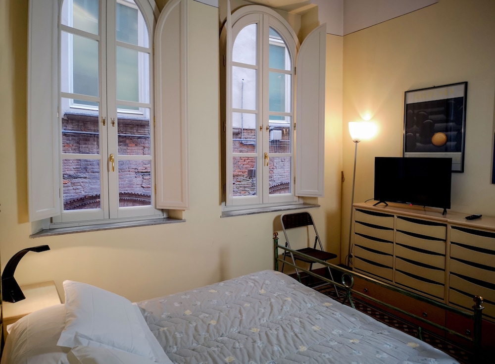 Romantic Apartment, Annex Building (via Buia 32 1st Floor) photo 3